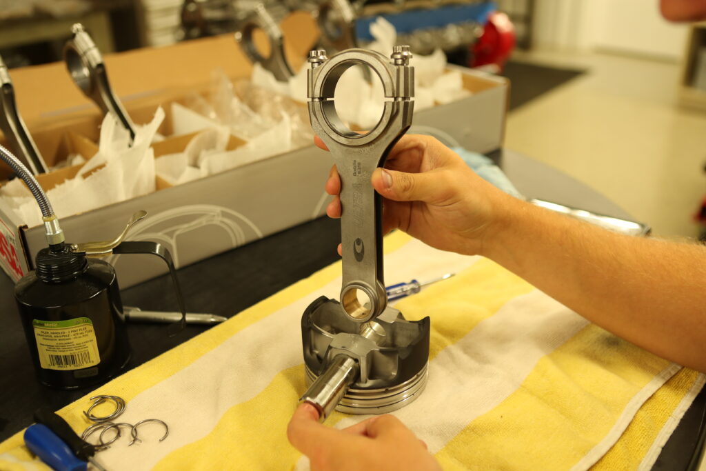 007-1024x683-1 assembling a piston with a connecting rod